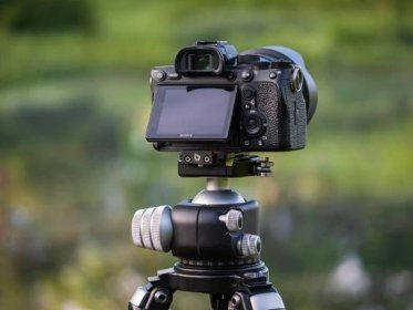The Beginner's Guide to Tripods | PetaPixel