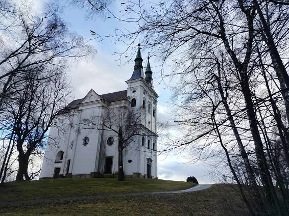Ikonická trojka: hospoda, masna a kostel. Poznejte obec na Vysočině