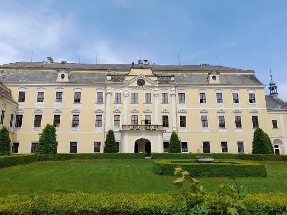 Lysá nad Labem aneb navštivte nejen prosperující výstaviště, ale také skvostný zámek a jeho přenádhernou zahradu :: www.www-kulturaok-eu.cz