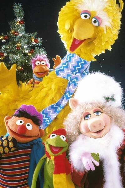 Gobo, Ernie, Big Bird, Kermit and Miss Piggy in Sesame Street's 'A Muppet Family Christmas Special' (1987).