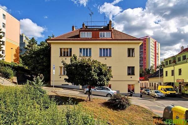 PRONAJATO- Pha 1é Záběhlice ul. Za návsí 2KK 46 m2 nezařízeno, 11 990 Kč/měs