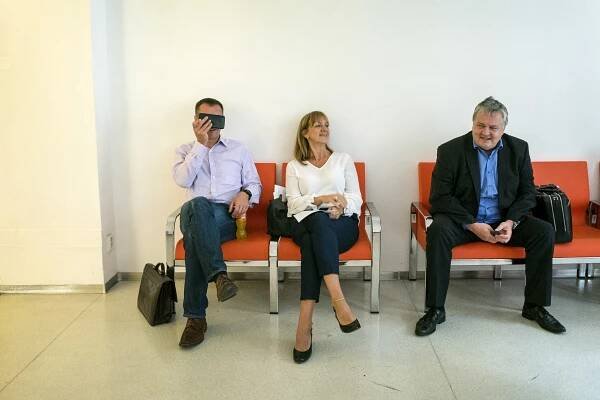 Zleva: jeden z obžalovaných v kauze Nemocnice... | iROZHLAS - spolehlivé zprávy