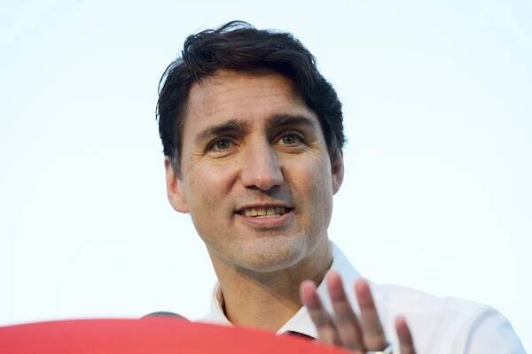 Justin Trudeau Admits He Wore Brownface Years Ago at 'Arabian Nights' Party After Photo Surfaces