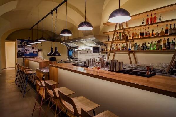 Atelier cocktail bar & bistro