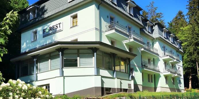 Pobyt v Mariánských Lázních: snídaně i procedury