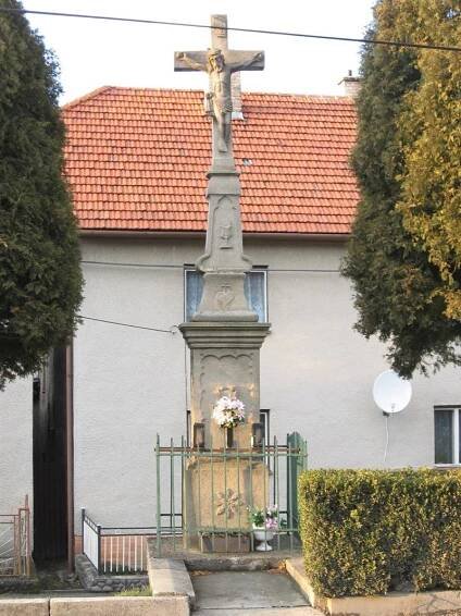 kříž závrší