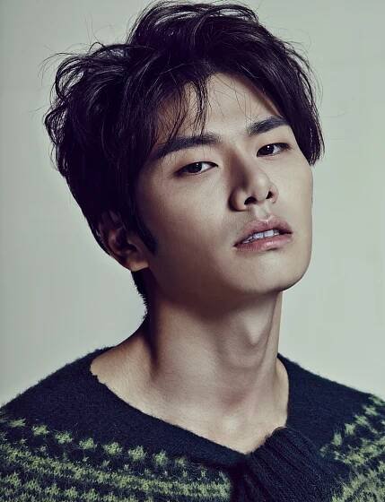 Lee Yi-Kyung-1989-p01.jpg