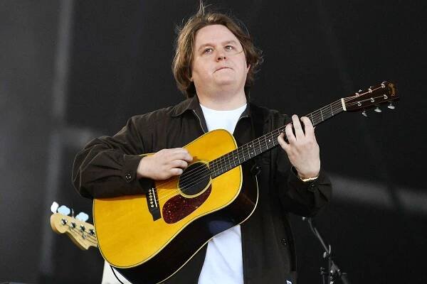 Lewis Capaldi Surprises Glastonbury Crowd 2 Years After He Struggled to Finish His Set: 'It's So Good to Be Back'