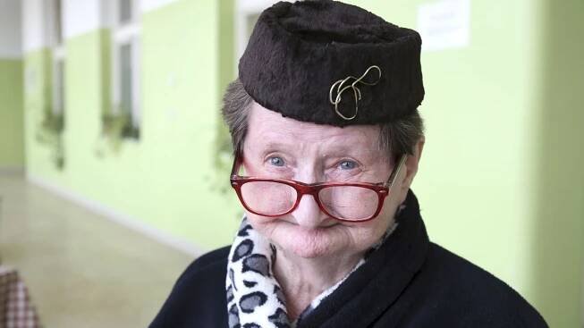 Čiperná bába z Babovřesk Bursová oslavila 90 let! Chci mladého kluka, nemám na něj peníze!