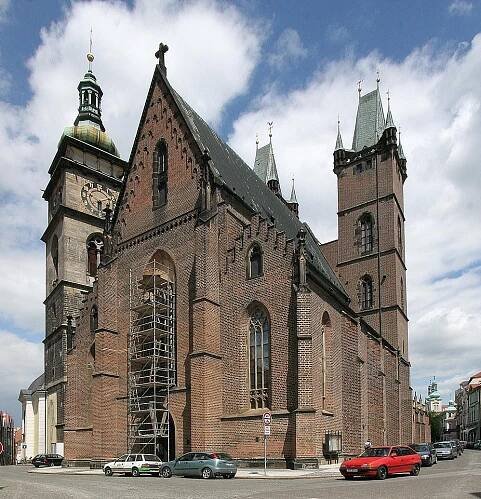 Soubor:Hradec Králové - katedrála svatého Ducha.jpg