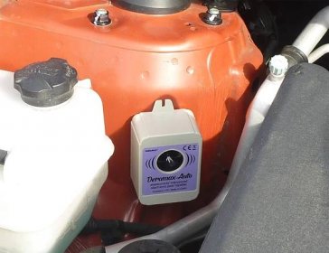Deramax-Auto: Výkonný, spolehlivý a bezpečný plašič (odpuzovač) kun a hlodavců do auta