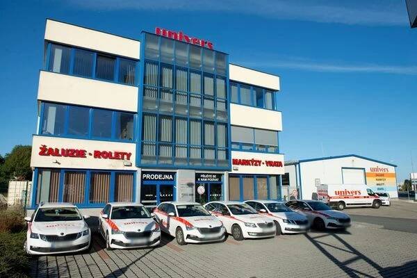 Univers, žaluzie - markýzy - rolety - garážová vrata foto 1