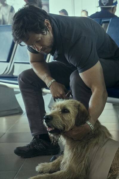 Mark Wahlberg, pes Ukai - Nezlomní - Z filmu