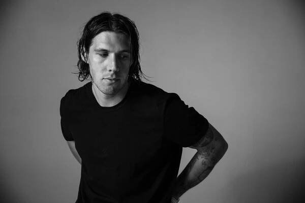 Premiere: American Singer-Songwriter Jake Scott Roams Hawaii for Openhearted ‘Meet My Shadow’ Video