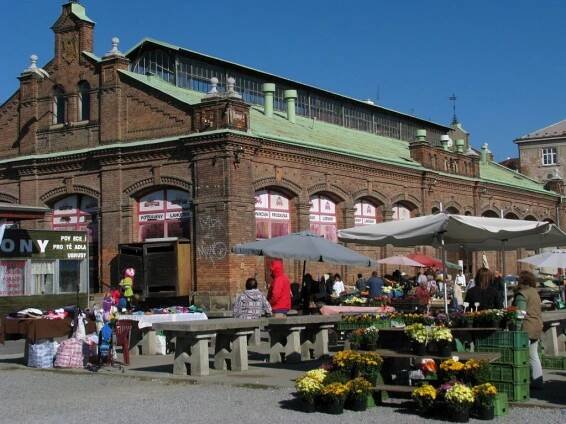 Olomoucká tržnice je na prodej. Barevná proměna jde k ledu