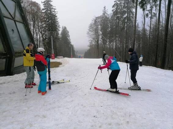 Vánoce jsou bez sněhu, lyžovat ale můžete v Mariánských Lázních
