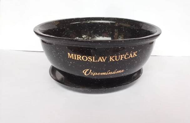 Hřbitovní mísy | Když slova nestačí.