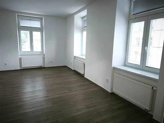 Pronájem nového bytu 2+kk s krytým balkonem, ca 61 m2, v centru Liberce, za 20.000,- Kč + spotřeby. - Firma, která nezklame