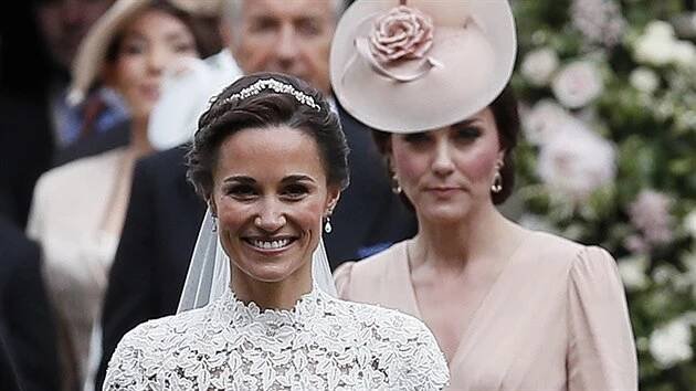 Nevěsta Pippa Middletonová a její sestra vévodkyně Kate (Englefield, 20. května 2017)