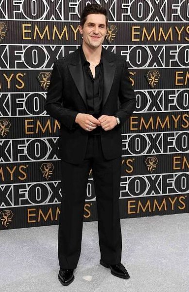 LOS ANGELES, CALIFORNIA - JANUARY 15: Phil Dunster attends the 75th Primetime Emmy Awards at Peacock Theater on January 15, 2024 in Los Angeles, California