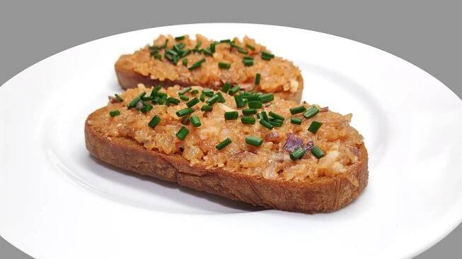 Tvarůžkový tatarák recept