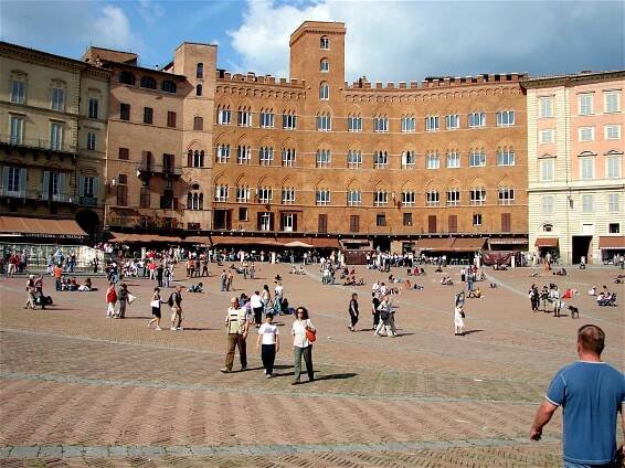 Chapter Nine - Siena, Here We Come! - The Global Adventures of MaiTai Tom and Tracy