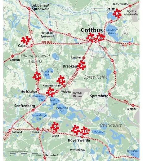 Übersichtskarte der Lausitz, auf der die Preisträger:innen mit roten Puzzleteilen verortet sind.