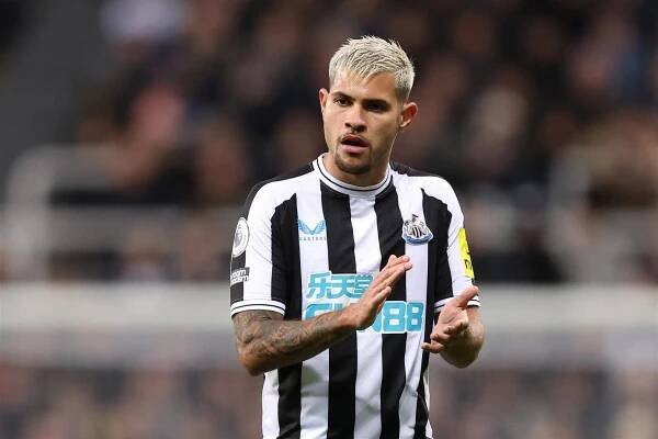 Newcastle United FC Player Clapping Wallpaper