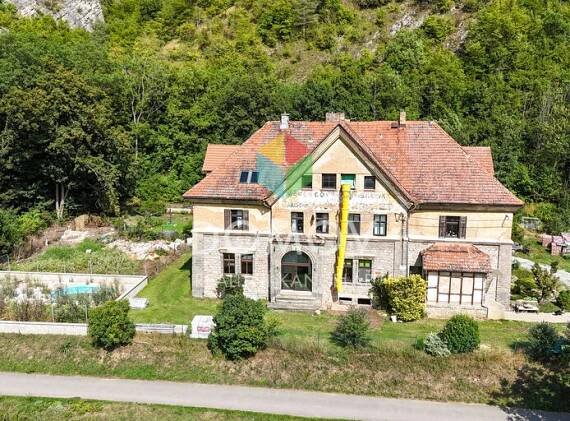 Prostorný byt 4+kk s vlastní zahradou v oblíbené obci Srbsko u řeky Berounky