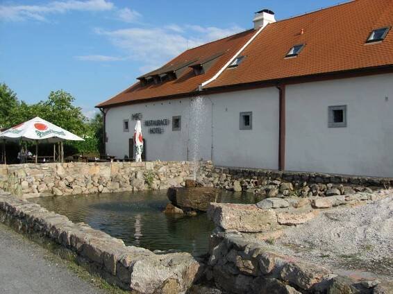 Fotogalerie • Parkoviště Hromnice (Parkoviště) • Mapy.com
