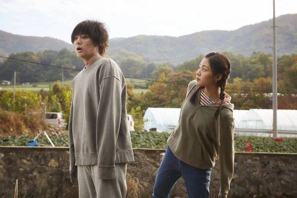 Ga-ram Jeong, Soo-kyeong Lee - Gimyohan gajok - Z filmu