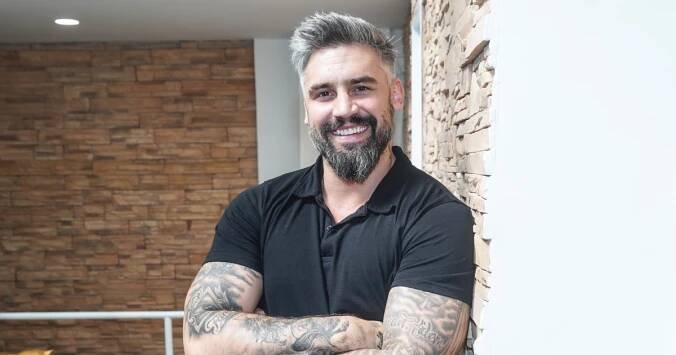 Krasavec Josef Kůrka slyší znít svatební zvony. Zasnoubil se a s přítelkyní čeká dítě