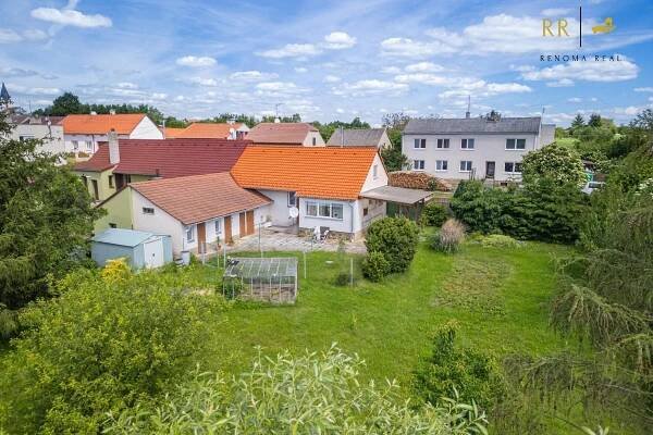 Prodej rodinného domu 2+1 s velkou zahradou v Nových Syrovicích, kraj Vysočina