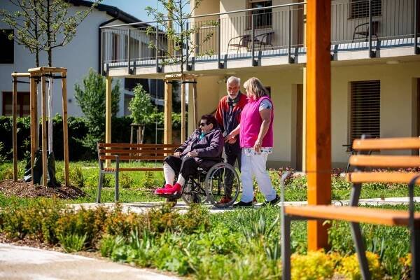 Slavnostní otevření terapeutické zahrady v Domově pro seniory Sokolnice, p. o | Domov pro seniory Sokolnice, příspěvková