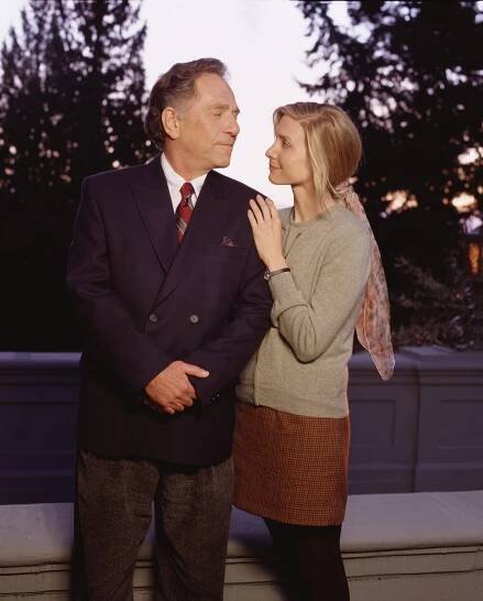Příběh Lindy McCartneyové - Promo - George Segal, Elizabeth Mitchell