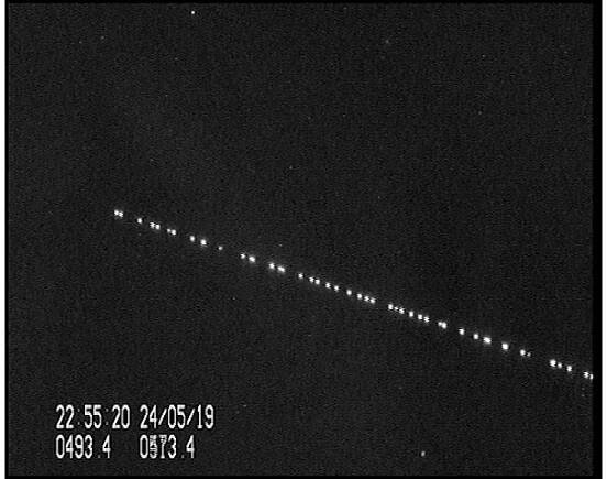 Nad Slovenskom prelietavajú Muskove satelity Starlink. Takto zistíš dôležité informácie a presný čas preletu