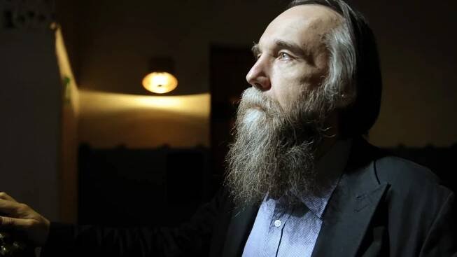 Alexandr Dugin: Ultrakonzervativní ideolog a pravá ruka Putina, který přežil pokus o atentát