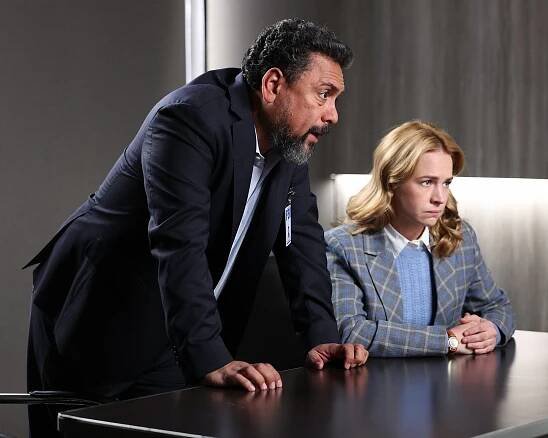 The Rookie: Feds - The Offer - Z filmu - Felix Solis, Britt Robertson