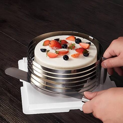 NASTAVITELNÁ OBRUČ FORMA PRO KRÁJENÍ TĚSTA PIŠKOTOVÉHO DORTU, NASTAVITELNÁ za 105.00CZK - Allegro