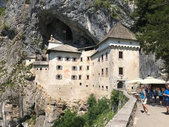 Súbor:Predjama (42376957600).jpg
