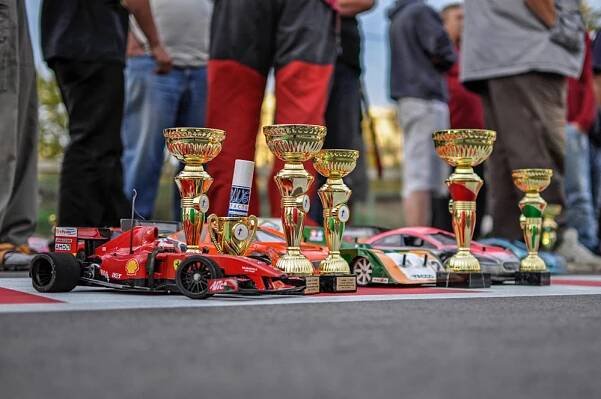 Závody RC modelů 2012 - Závody aut na dálkové ovládání v Brně | Janza.cz