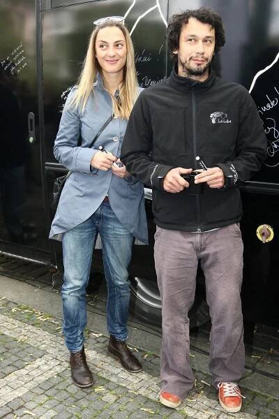 Po dvou dětech je jako proutek: Bára Poláková je na dcerky sama, Pavel Liška na tři měsíce odjel za dobrodružstvím