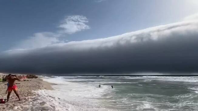 People left terrified after seeing 'tsunami cloud' on British holiday hotspot beach