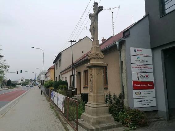 Obnově kříže ve Vyškově se odborníci věnovali měsíce. Podívejte se
