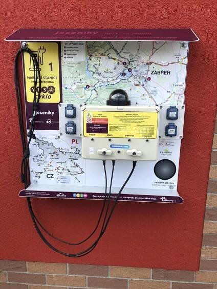 Fotografie - Dobíjecí stanice elektrokol, Via Delicia Zábřeh - 09.05.2022