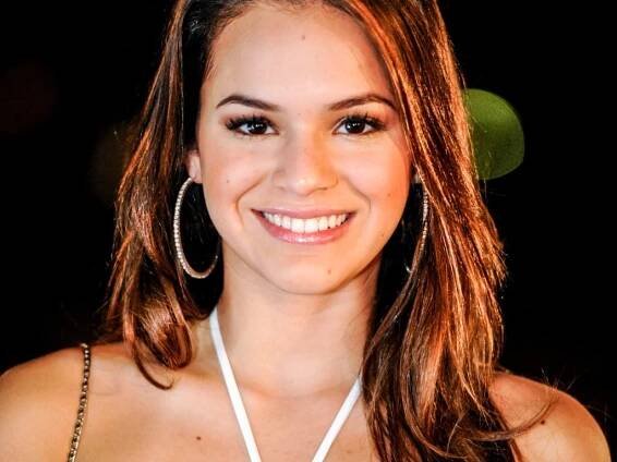 Bruna Marquezine beautiful smile