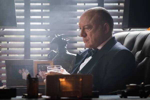 Gotham - Pozor na zelenookého netvora - Z filmu - John Doman