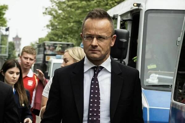 Peter-Szijjarto-2[1]