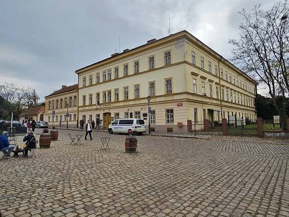Soubor:Budova Jedličkova ústavu (a okolí), na Vyšehradě 20241117 124700.jpg – Wikipedie