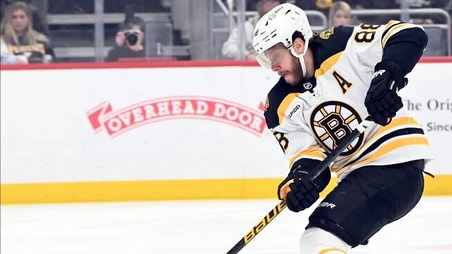 Další skvělý večer Pastrňáka, blýskl se třemi asistencemi. Boston i tak padl